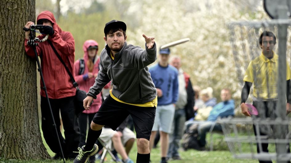 Devan Owens Putt by Frisbeenet