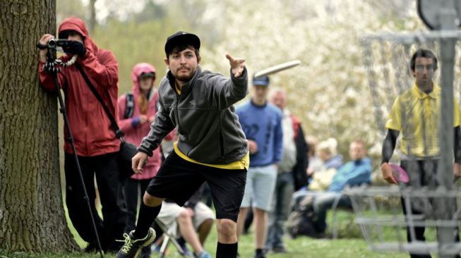 Devan Owens Putt by Frisbeenet